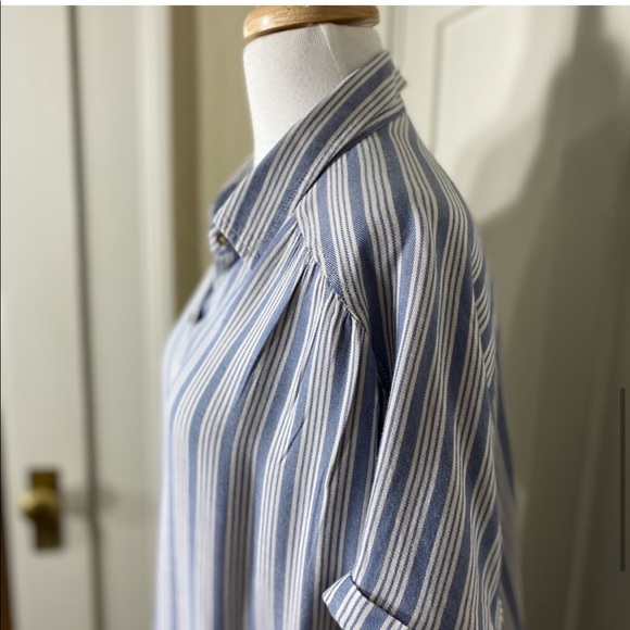 Universal Thread Striped Top - Picture 2 of 2